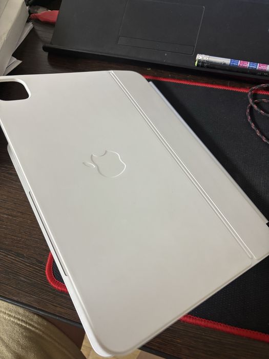 Продам клавиатуру для iPad Pro 11
