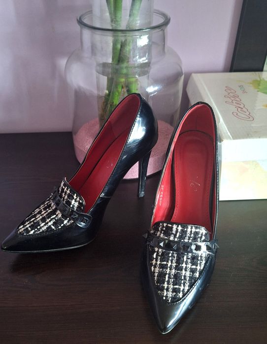 Подарявам високи обувки