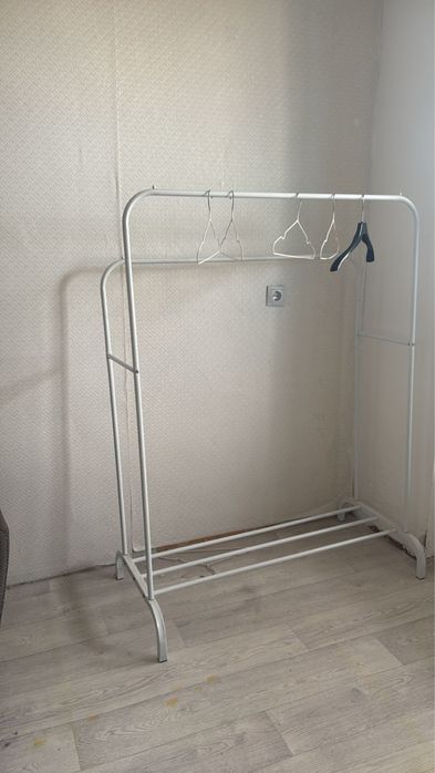 Продам полку вешалку для оджеды