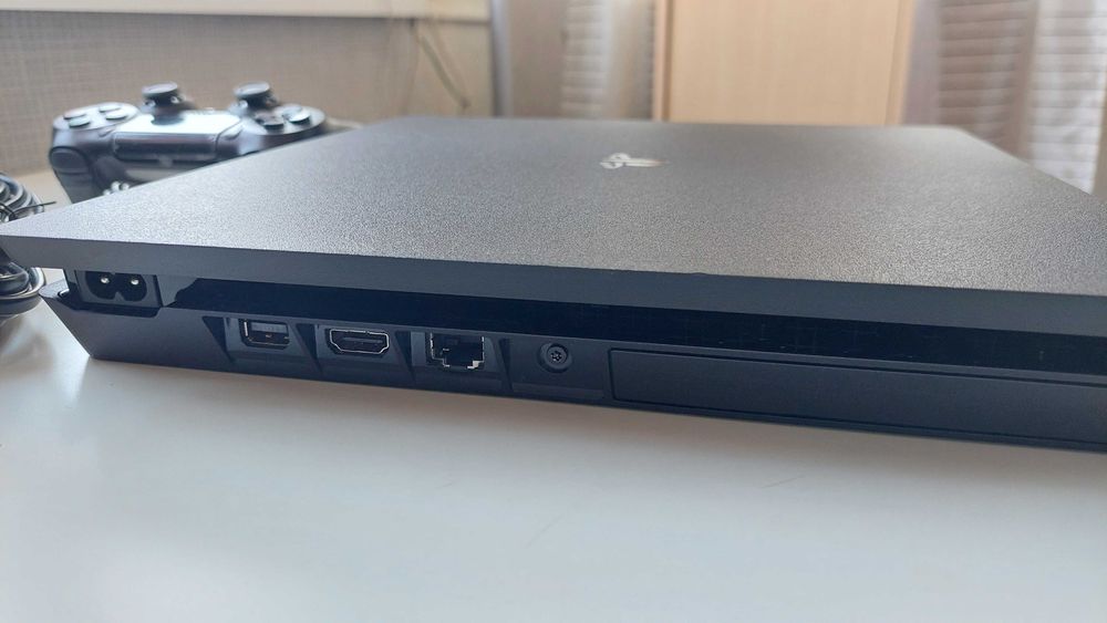 Конзола Sony Playstation 4 slim 1 TB + игра