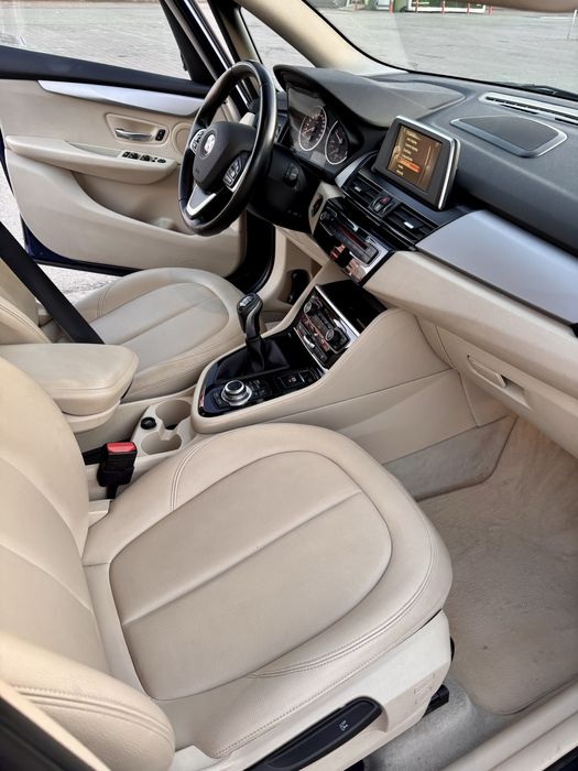 BMW 216D active tourer an 2015,1.5diesel 115cv,cutie manuală 6trepte,190000km,fuul option!!