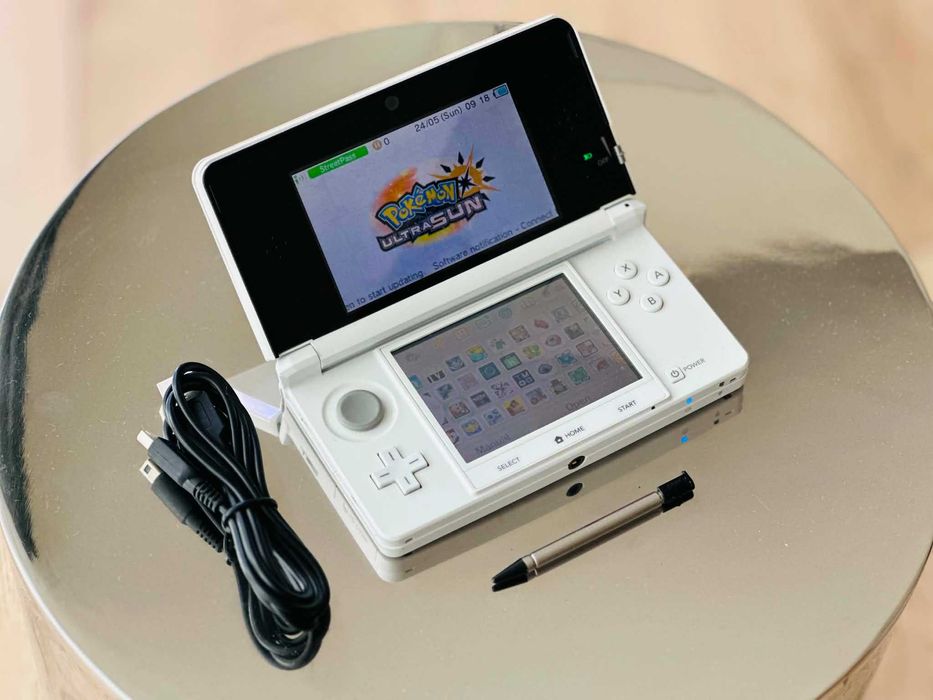 Nintendo 3DS White + 70 игри Pokemon Zelda Mario Нинтендо