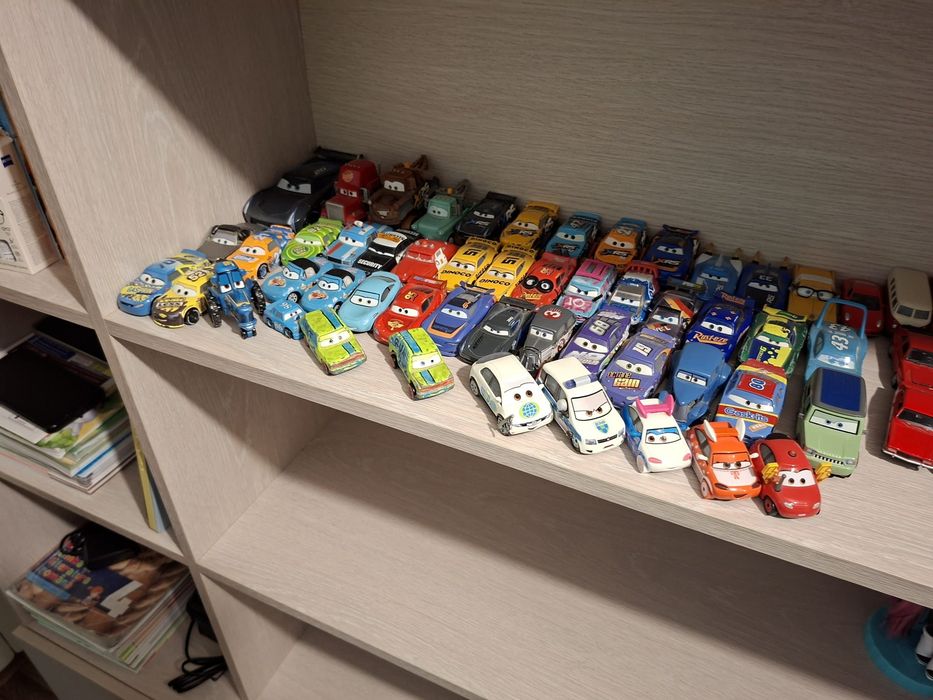 Lot : Păpuși LOL și mașini CARS. Citiți descrierea