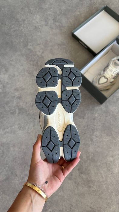 New Balance 9060 MOONBEAM Sea Salt