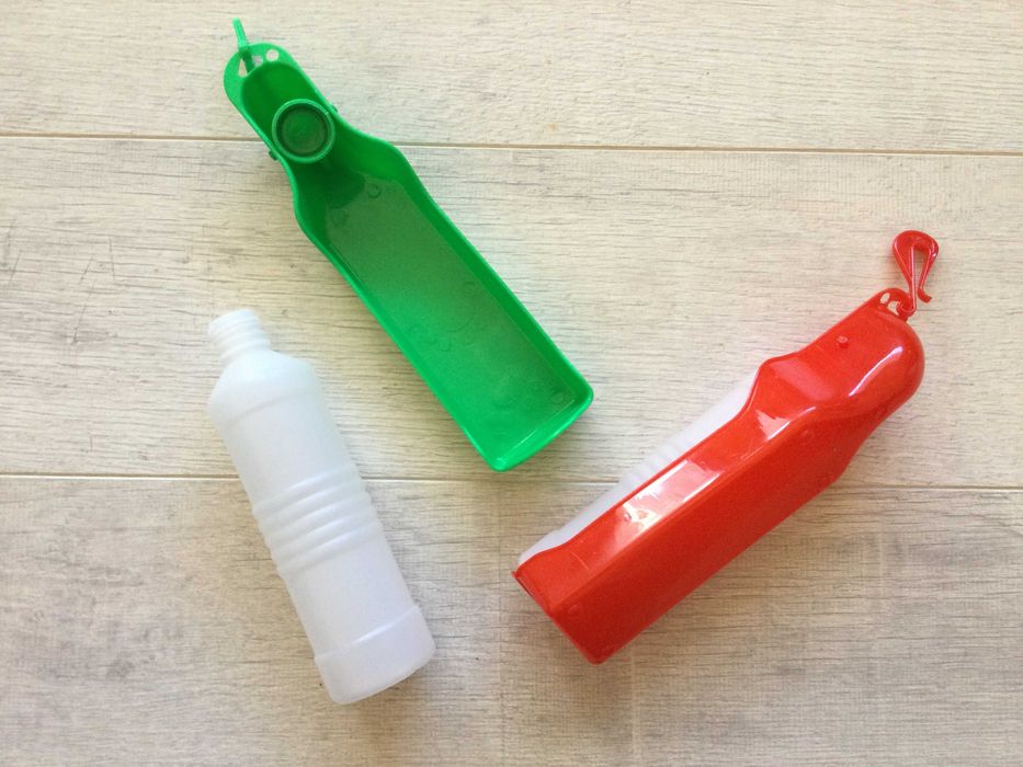 НОВИ преносими фламинго бутилка / диспенсъри за вода за куче от Италия