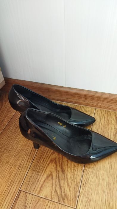 Продам вечерние туфли