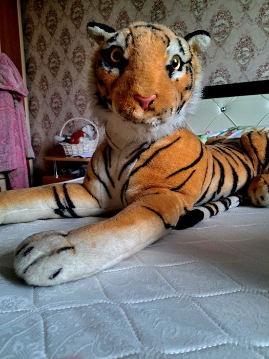 Продам плюшевого тигра