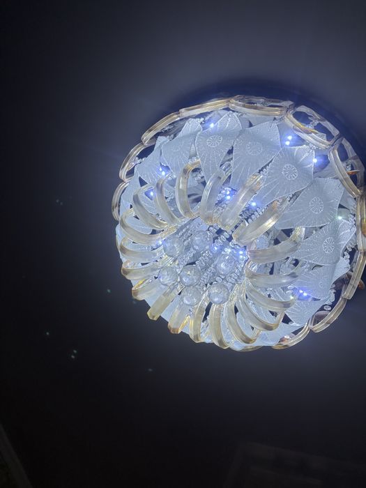 Продается люстра