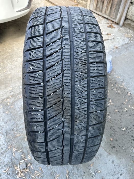 Продается комплект зимних шин ROADX