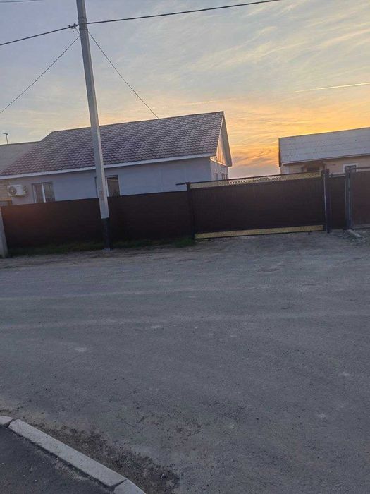 Уй сатылады. Сарыозек жагында.