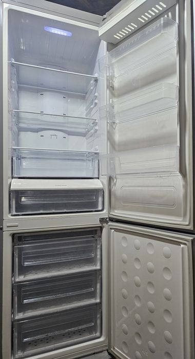 Холодильник  Samsung
