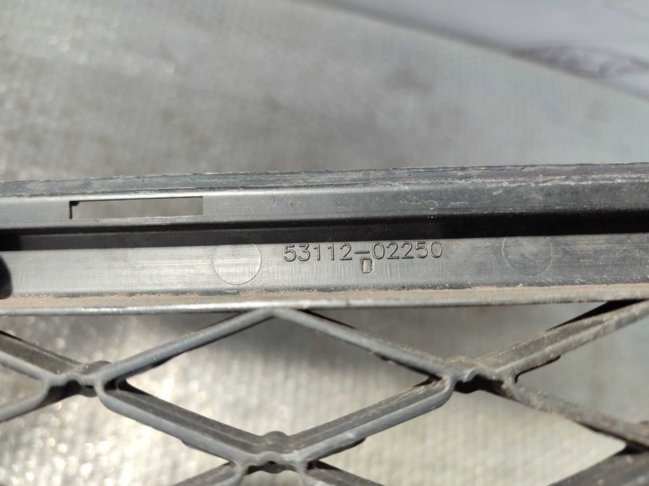 Grila Bara Fata Toyota Auris (E150) 2009–2012 / Cod OEM 53112-02250 (4B2)