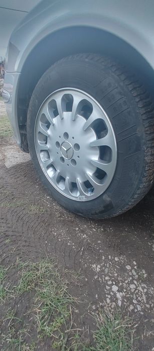 Джанти с гуми за Мерцедес Е класа.