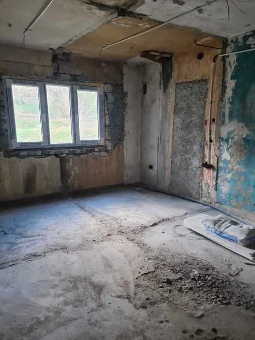 Apartament spatios 4 camere de vanzare 65 000 euro ( negociabil)