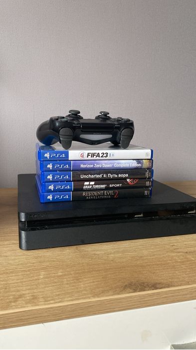 Продам PS4 slim