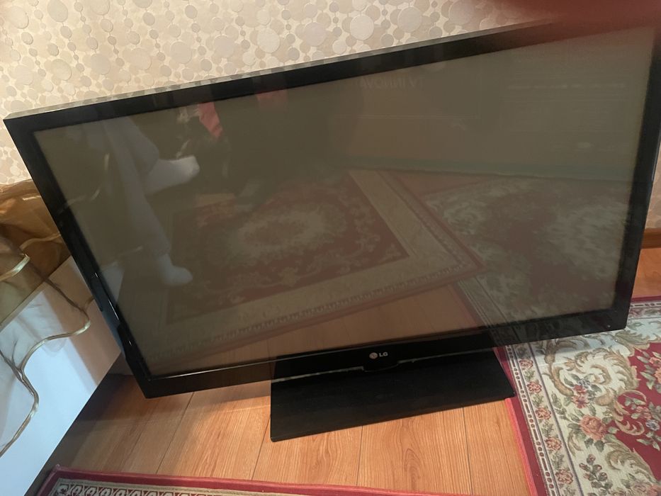 Продам телевизор в хорошем состяний………………………………………………………………………………………..