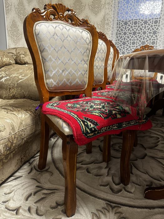 Раскладной стол со стульями