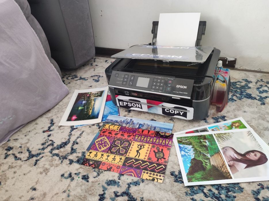 Epson 650 KOPYA CKANERli 6 rangli printer.Dyuzi 100% tiniq prabegi-700
