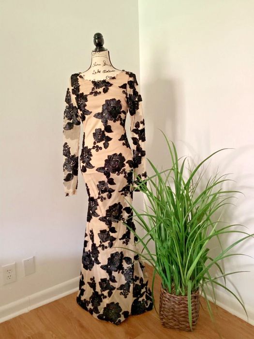 Уникална нова ластична рокля дантела