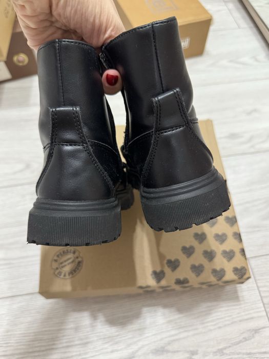 Ботинки для девочки