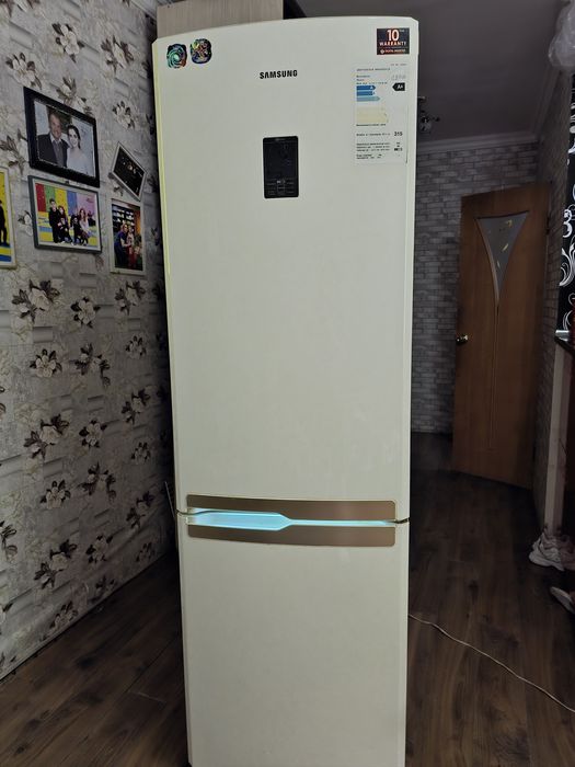 Холодильник Samsung