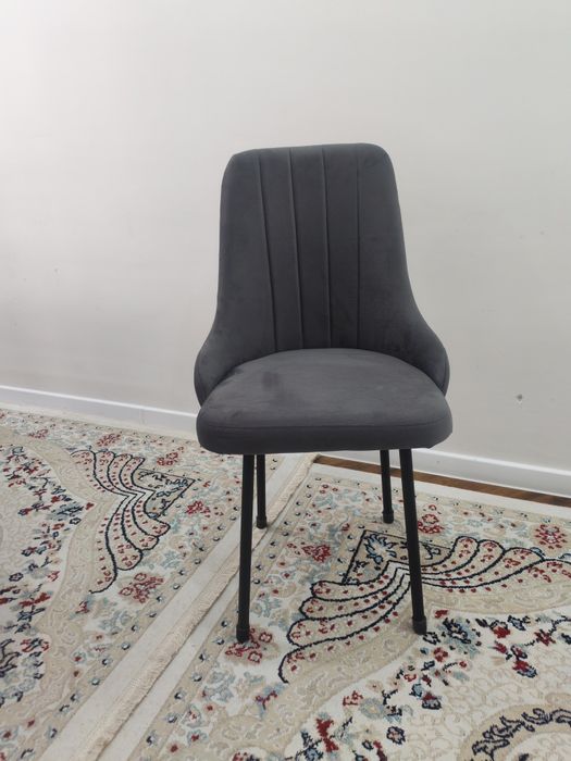 Продам стулья новые