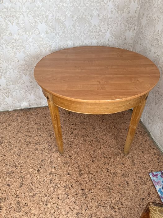 Продам стол не дорого в хорошем состоянии.