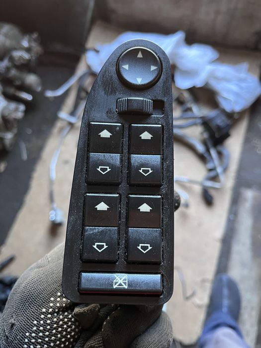 Продам запчасти на бмв е90