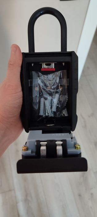 Продам сейф для ключей подвесной