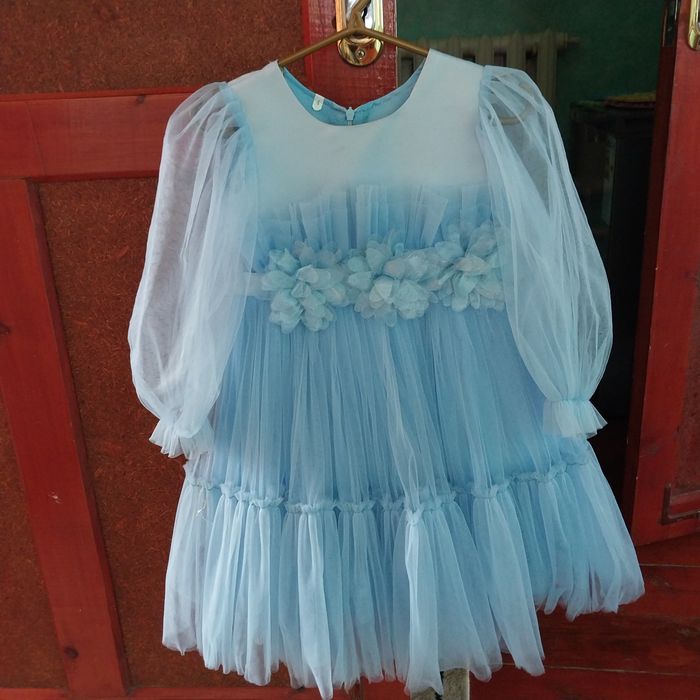 Продается нарядное платье для девочек