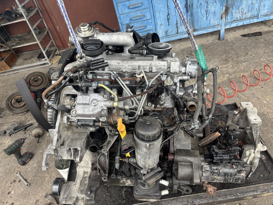 Audi A3 VW Golf Двигател скоростна кутия турбина стартер