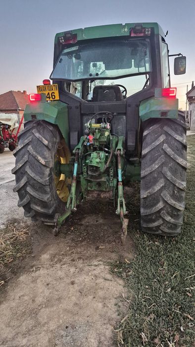 De Vanzare John Deere 6400