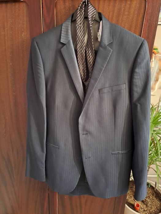 Мъжки костюм почти нов размер 50