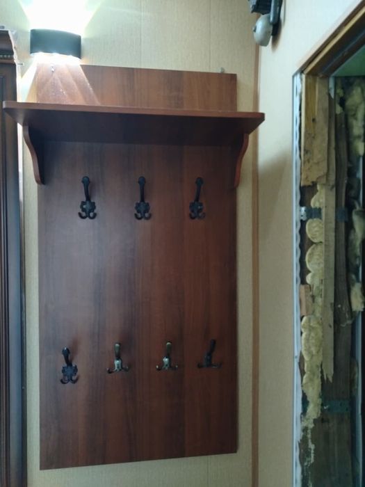 Продам вешалку в прихожую