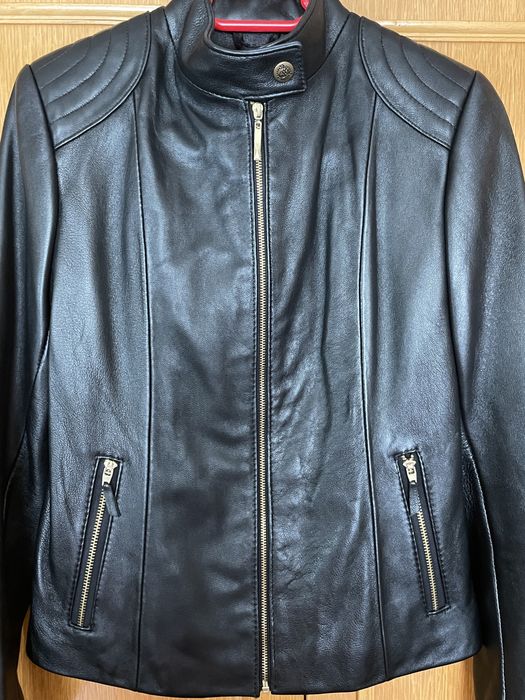 Vând geaca de piele noua