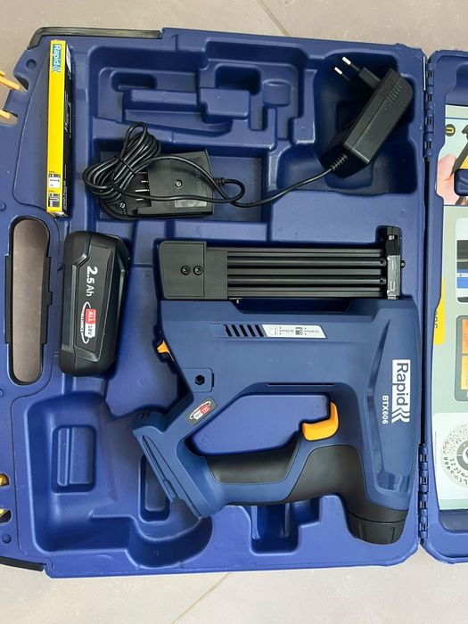 Pistol de bătut cuie și capse nou cu acumulator RAPID BTX606, am și capsator NeuMaster NTC0060