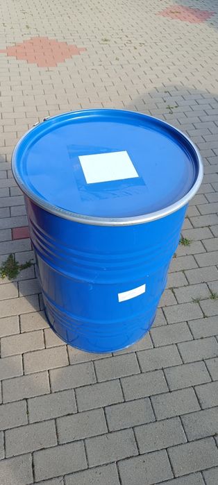 Vând butoi din tablă de 200 litri