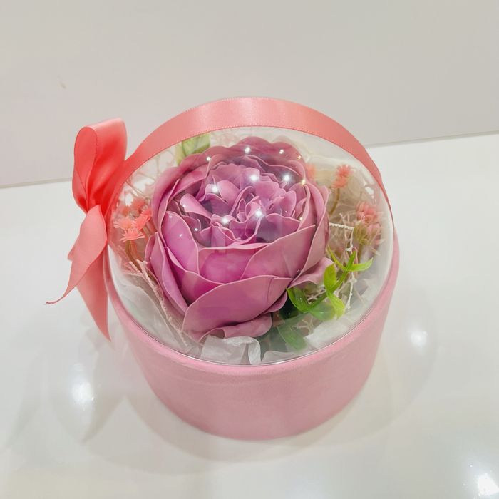 Подаръчна кутия с божур – романтичен подарък за св Валентин и 8 март