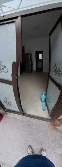 Ofer spre închiriere două apartamente situate într-o curte privată, în municipiul Brăila, zona Unirii.