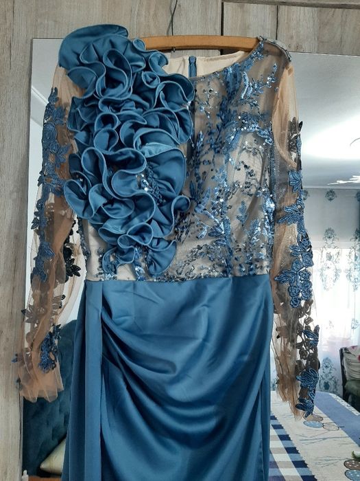 Rochie din satin de seara nouă mărimea S