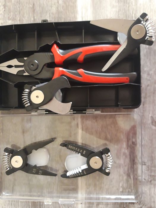 Для электрика набор пять в одном, обмен на перфоратор, шуруповёрт.