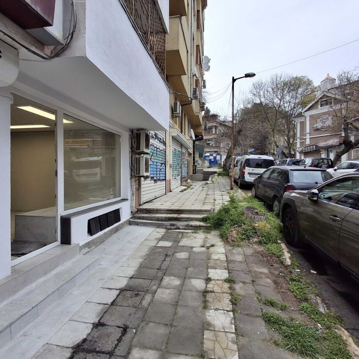 Помещение под наем подходящо за магазин или офис