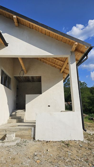 Ocazie! Casa la munte lângă Mănăstirea Cornet nod Autostrada Pitesti Sibiu