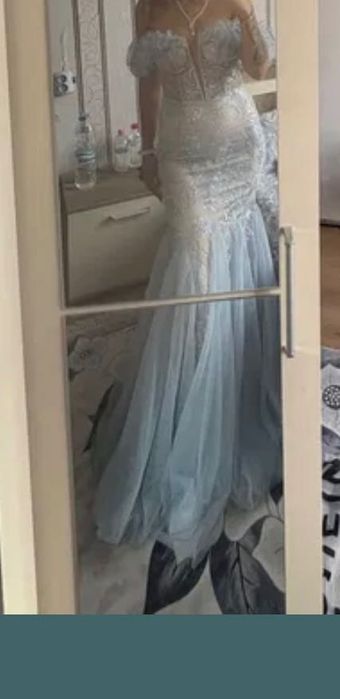 Рокля. Носена 6 часа. Зарадвай гардероба си с нежно бижу.