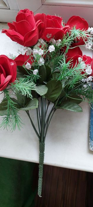 Цветы искуственые ,в отличном состоянии