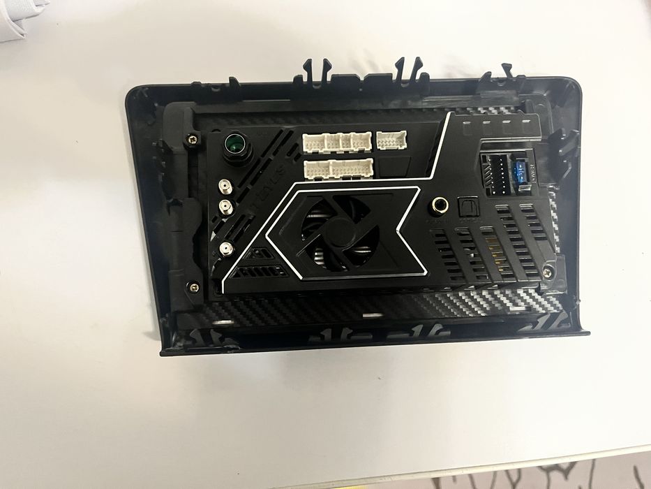 Продам планшет магнитола в авто