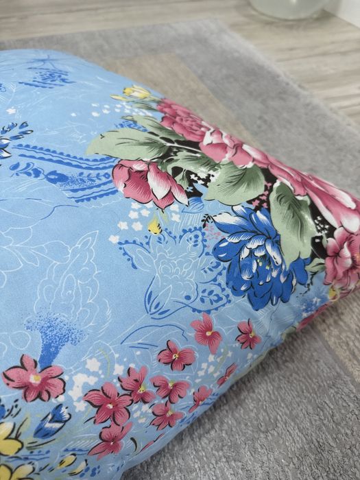 Продам новые подушки чистые 70*70