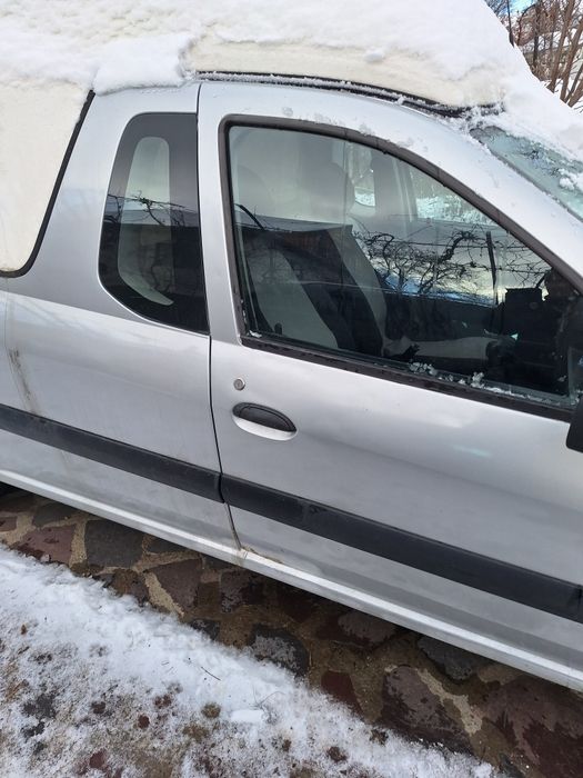 Vând Dacia Logan pick-up