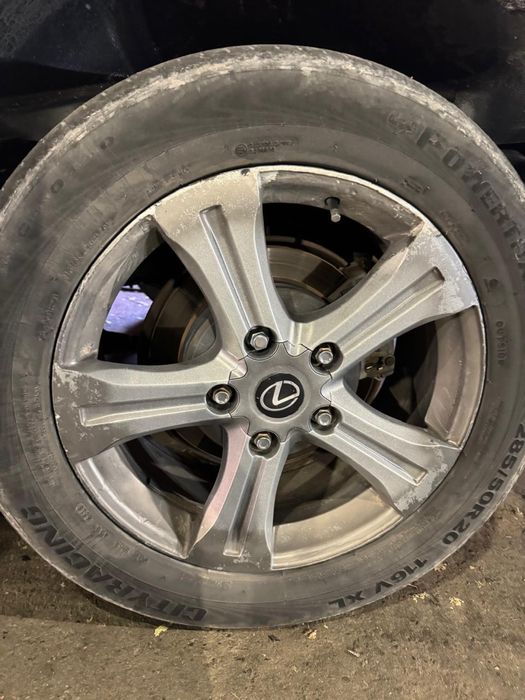 Продам диски с резиной на Lexus 570