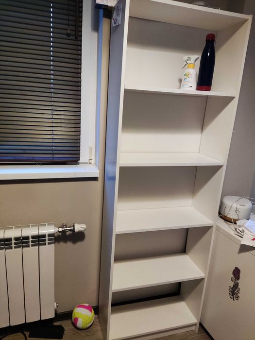 Ученическо бюро и етажерки